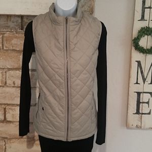 NWT Fuinloth Quilted Lightweight Vest in Dove Gray